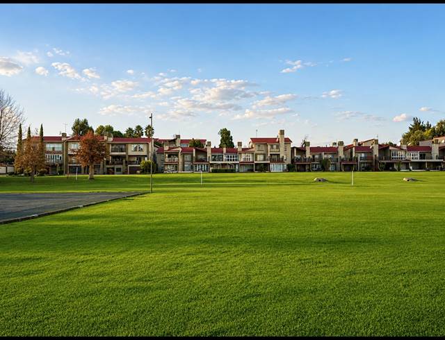 2 BEDROOM TOWNHOUSE FOR SALE IN VAALPARK